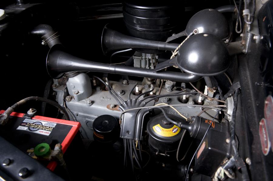  Dodge Custom Club Coupe 1942 года  (фото 5 из 5)